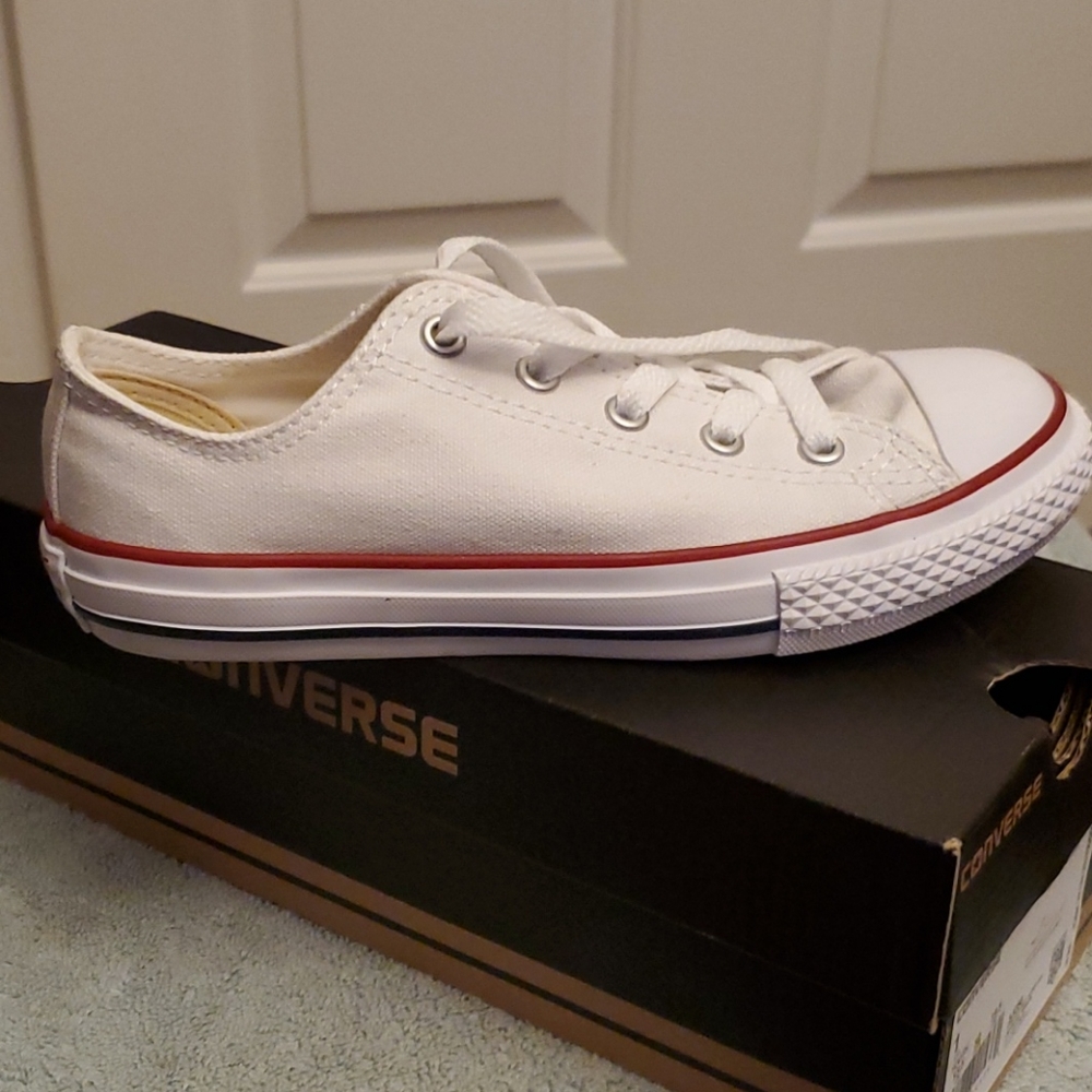 Kid's converse sneakers